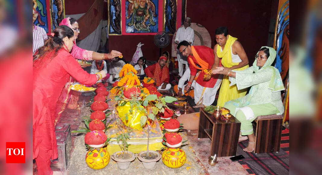 Devotion in full bloom, as 10-day Navaratra celebrations begin