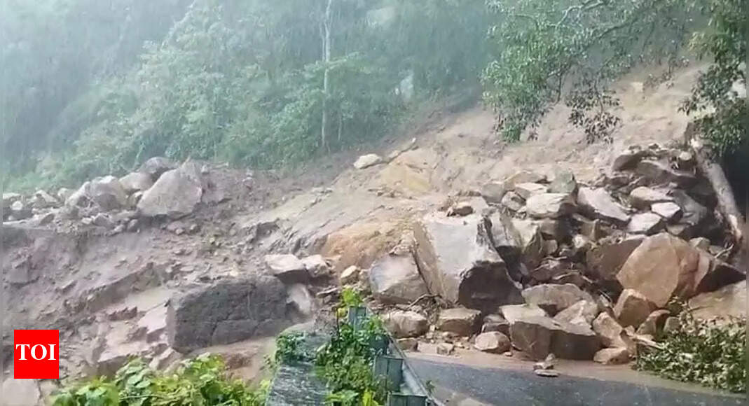 Landslide disrupts repair work on NH-157 in Kandhamal amid heavy rain