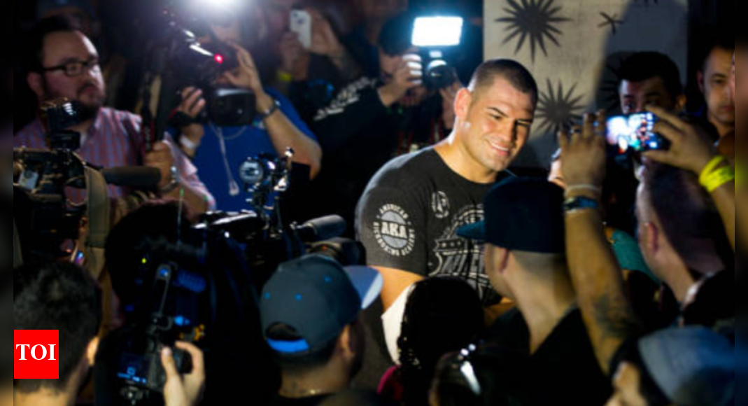Daniel Cormier crowns Cain Velasquez as UFC’s greatest heavyweight, says injuries stopped him from surpassing Jon Jones