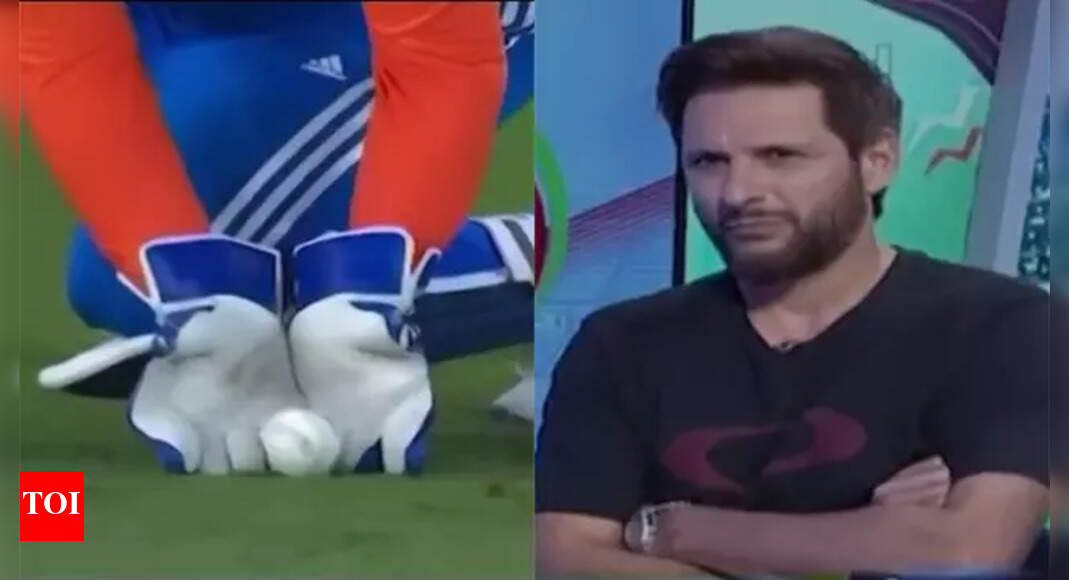 'Unhone IPL me bhi umpiring karni hai': Afridi's dig after Fakhar dismissal
