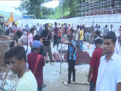  Preparations underway at Kamarkuchi village for last rites