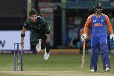  Sunil Gavaskar hails India's caller   match-winner