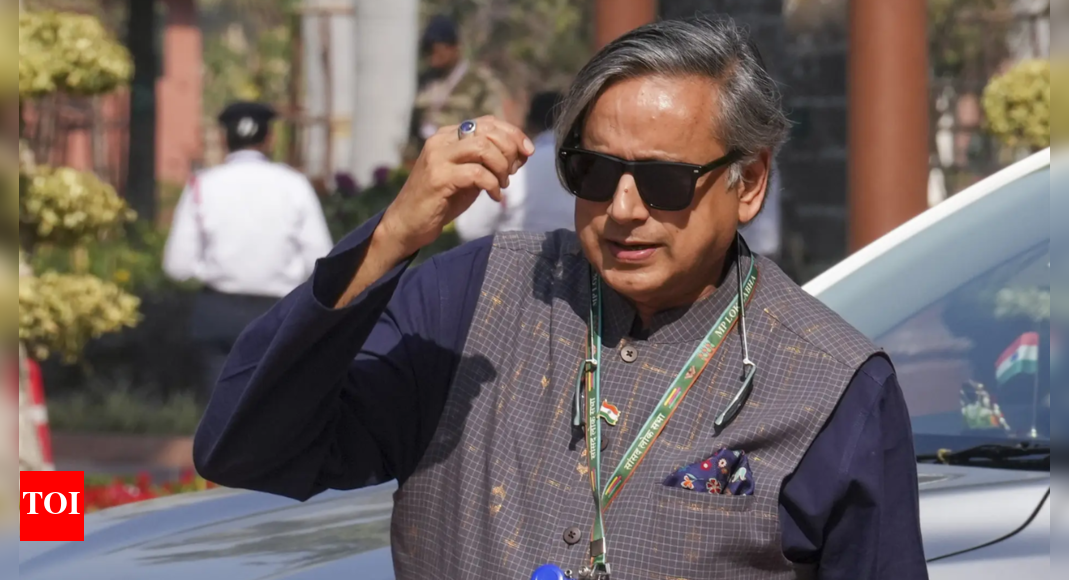 <div>'Troubling elements': Tharoor urges caution on Saudi-Pakistan defence pact; urges faith in govt</div>