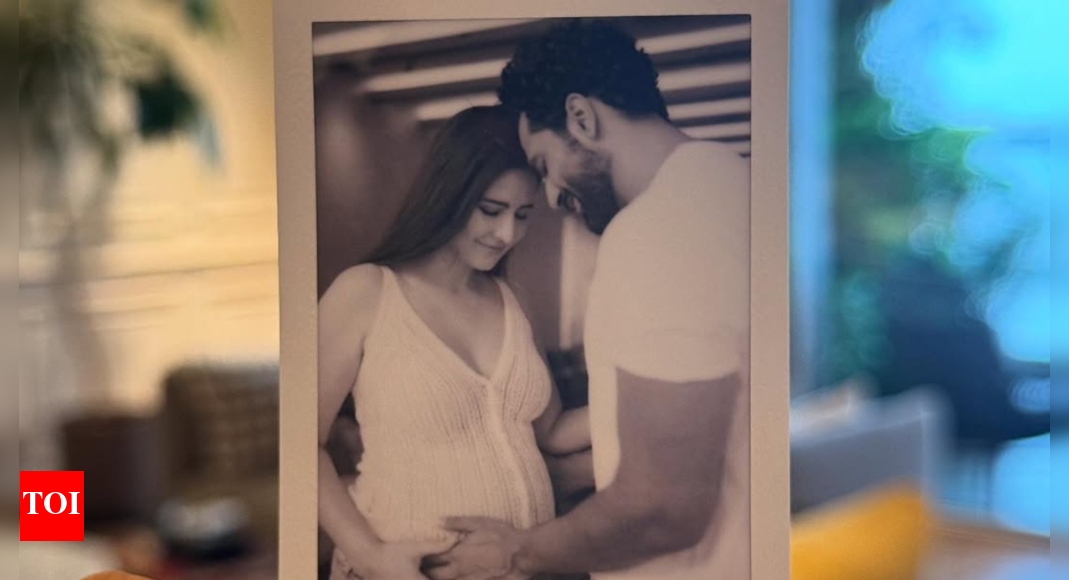 Katrina Kaif’s FIRST baby bump pic in a stylish white crochet dress wins the internet!