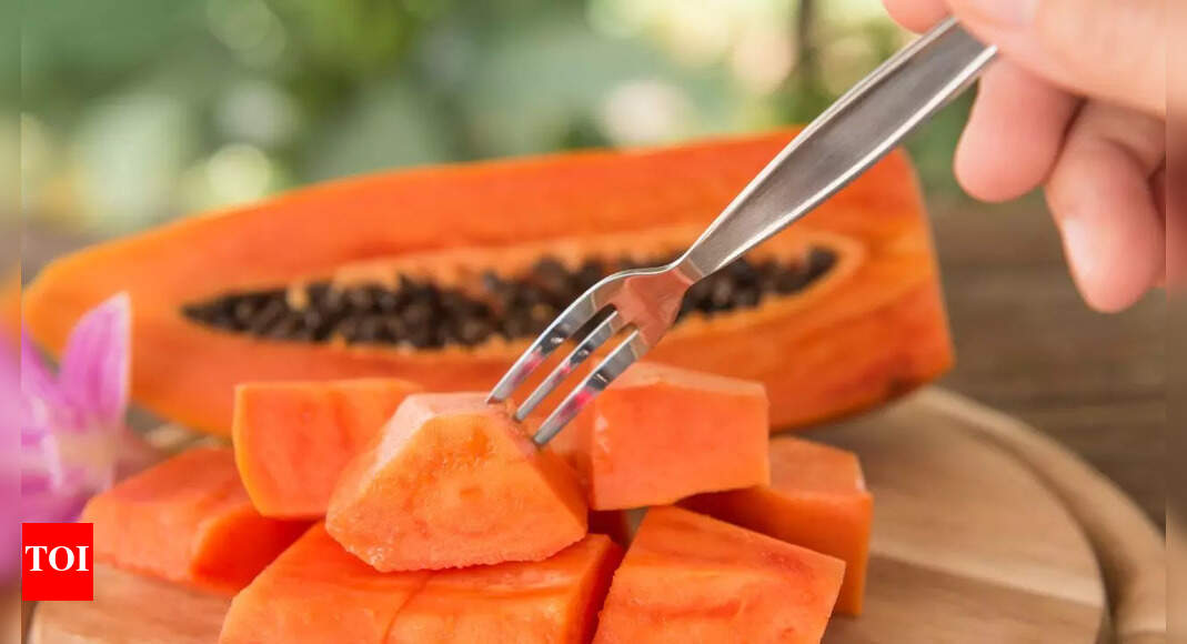 Pregnant women can safely eat papaya, but here’s the type you must choose