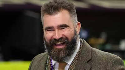 Jason Kelce steals the spotlight playing saxophone for Ravens pregame show