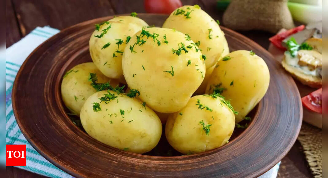 Never eat these food items with potatoes: Bad combinations that cause indigestion