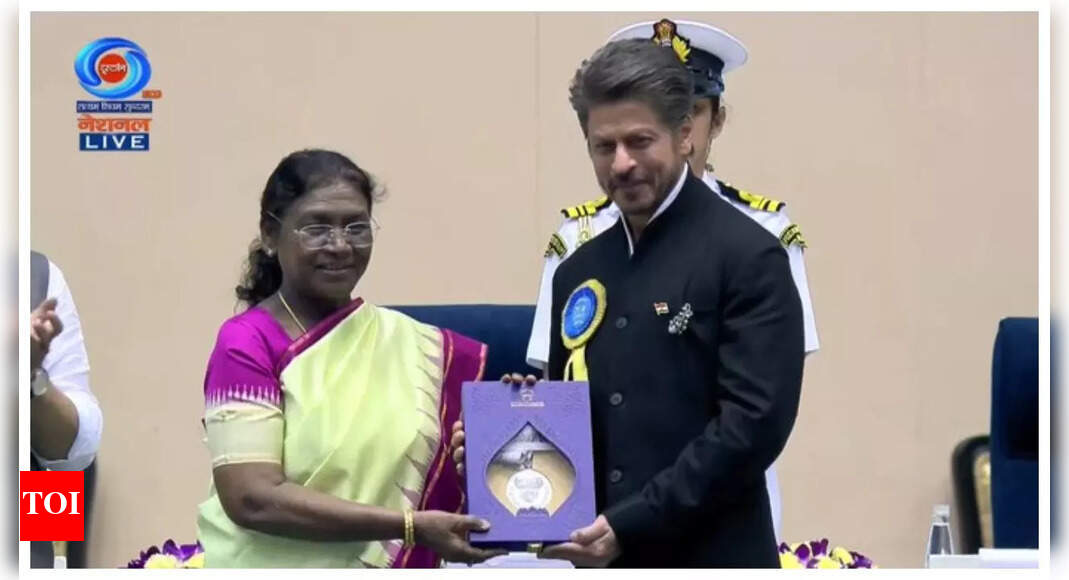National Film Awards 2025: Shah Rukh Khan takes a bow, blows kisses as he receives Best Actor in a Leading Role for 'Jawan' - WATCH