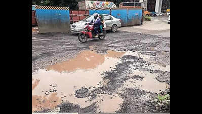 Potholes lead to traffic snarls, vehicle breakdowns, commuter discomfort on on Thane-Belapur road