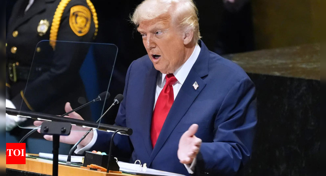 <div>‘Do the right thing!’ Donald Trump refuses to meet with Democrats over ‘unserious’ demands; senate leaders say he’s 'chickening out
