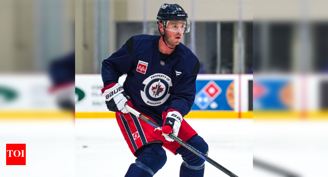 Winnipeg Jets fans finally get first look of Jonathan Toews against Edmonton Oilers