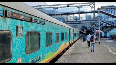Smoke scare sparks panic on Humsafar Express