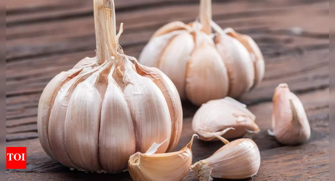 How to get rid of garlic smell from hands: Simple remedies and expert tips