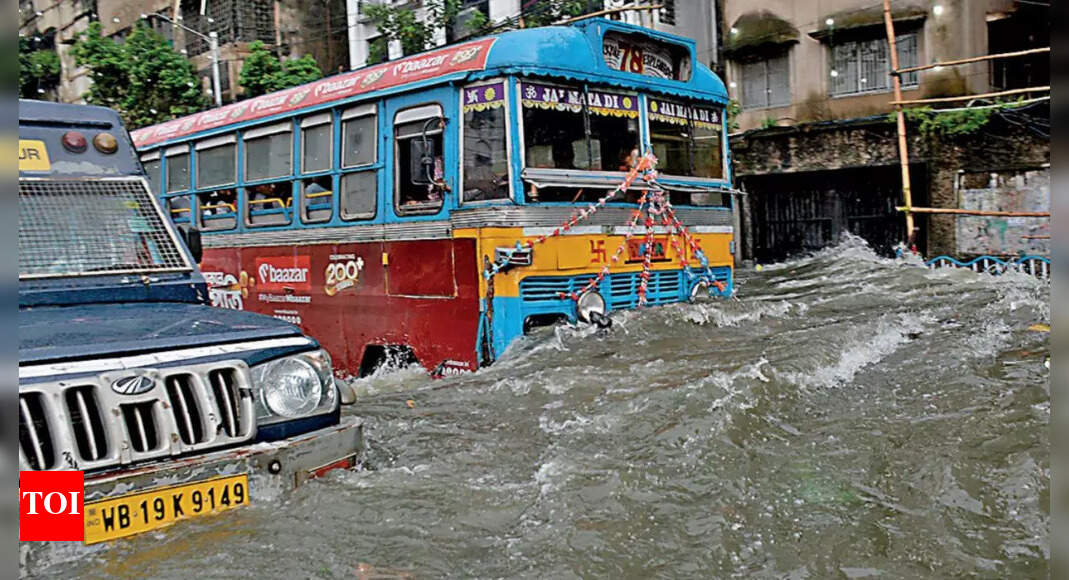 Kolkata deluge: 8 die of electrocution as 252mm rain falls in 7 hours