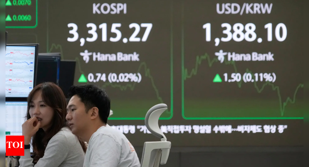 Asian stocks drop: Nikkei slides on weak manufacturing; Brent crude and gold show volatility