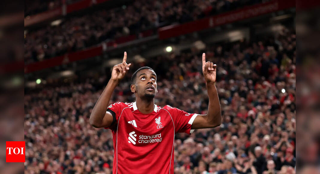 Alexander Isak scores first Liverpool goal in League Cup win, Chelsea survive scare