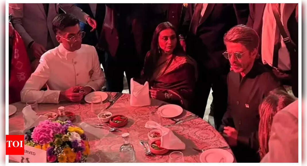 SRK, Rani, KJo dine at Rashtrapati Bhavan in UNSEEN photo