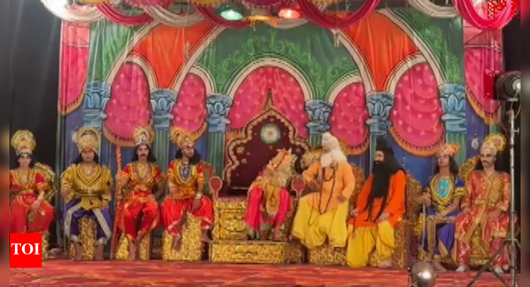 Himachal Pradesh: Actor playing Dashrath suffers heart attack during Ramleela; dies on stage