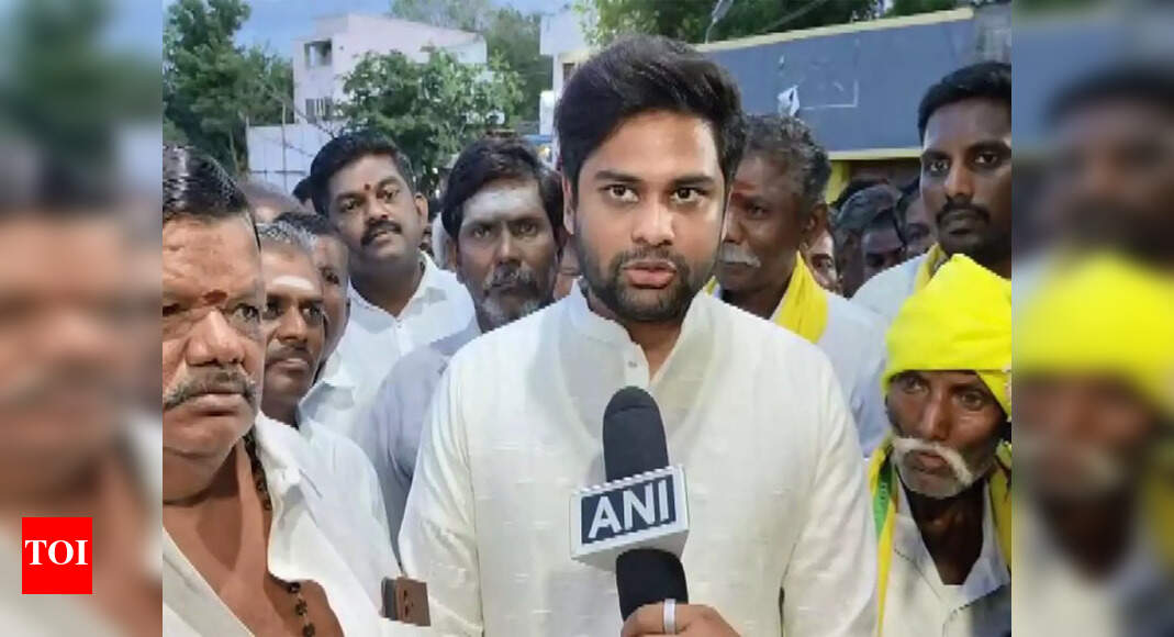 Chaitanya Raja protests ‘false’ portrayal of Ettappa Maharaja in Tamil Nadu Class 10 history textbooks - The Times of India