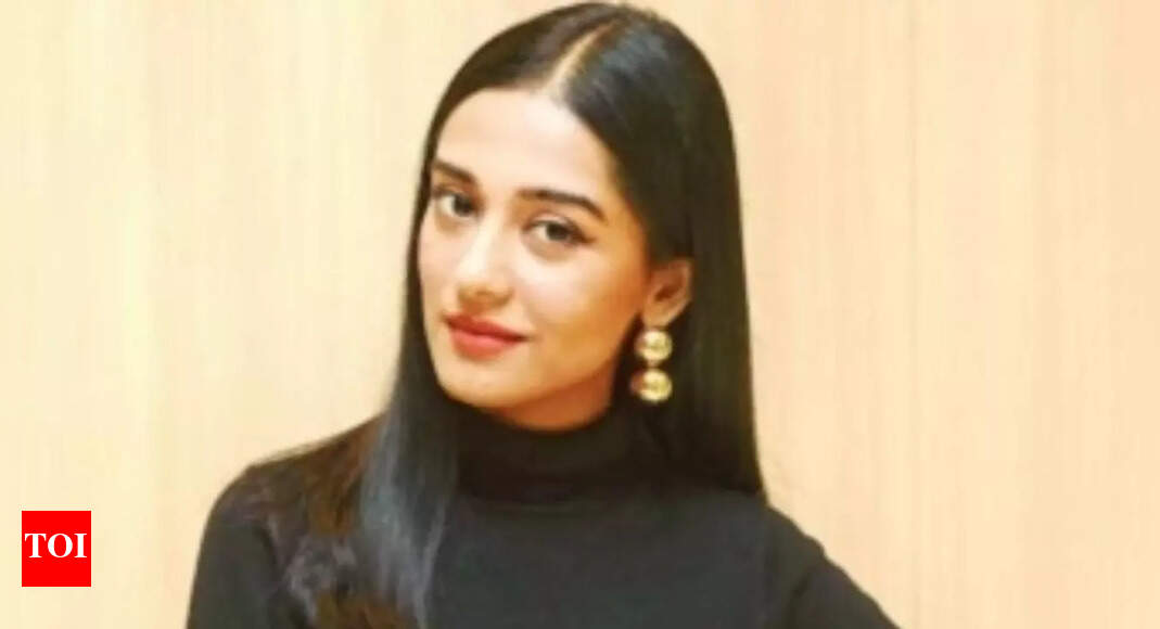 Amrita Rao opens up on film industry politics; recalls being moved to background of a magazine cover by superstar actresses