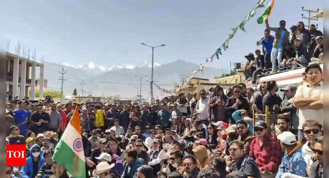 <div>Ladakh unrest: 'Gen Z revolution' turns ugly; Leh admin bans protests - top developments</div>