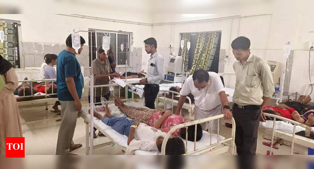 14 students of a government school in Hazaribag take ill after consuming snacks , hospitalized