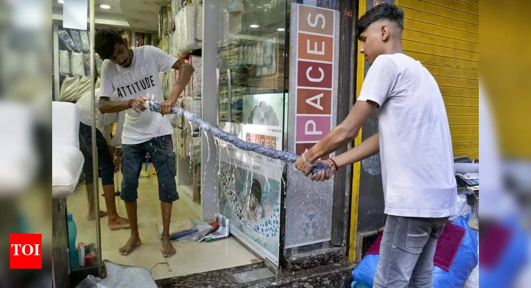 Stocks damaged, mid-week snap breaks puja shopping spirit | Kolkata News - The Times of India