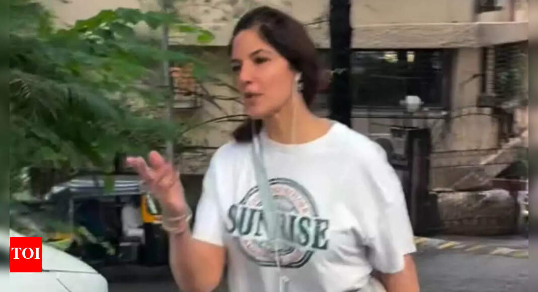 Aamir Khan’s girlfriend Gauri Spratt gets irritated by paparazzi for surrounding her during walk: ‘Aree leave me alone naa’
