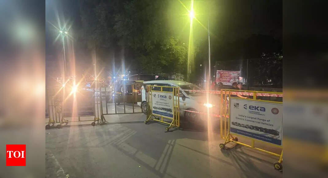 Bridge on Mutha canal in Hadapsar damaged, traffic diverted | News ...