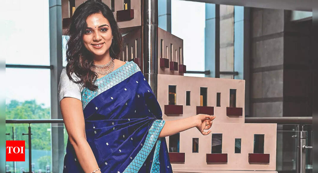 NAVRATRI, DAY 4: ROYAL BLUE - Discover the ideal Navratri glow with regal royal blue