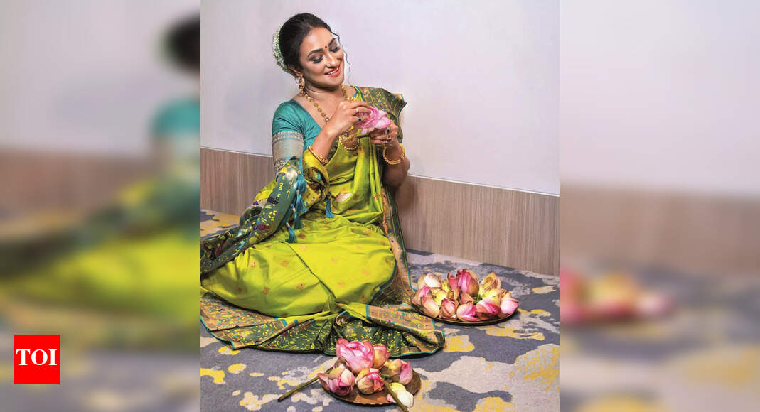 My ma enjoyed  every Pujo ritual with me: Rituparna Sengupta