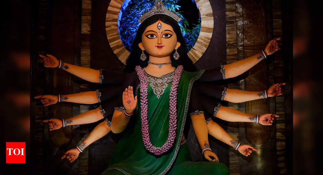 Hazra Park Durgotsab unveils 83rd year with tallest 30-Ft Durga idol