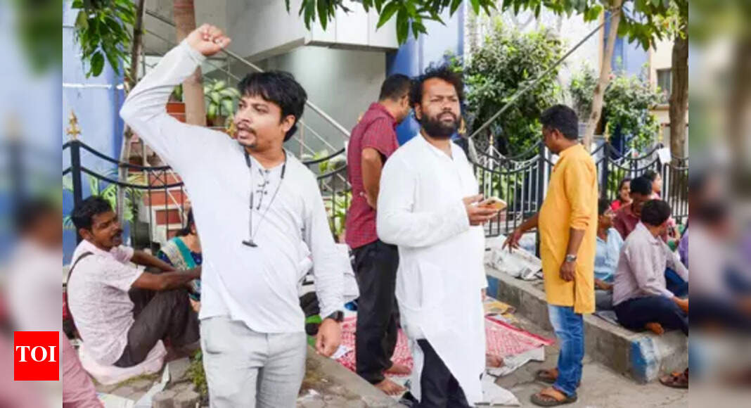 WBSSC protest erupts in Kolkata, aspirants demand fair recruitment, oppose extra marks for reinstated teachers