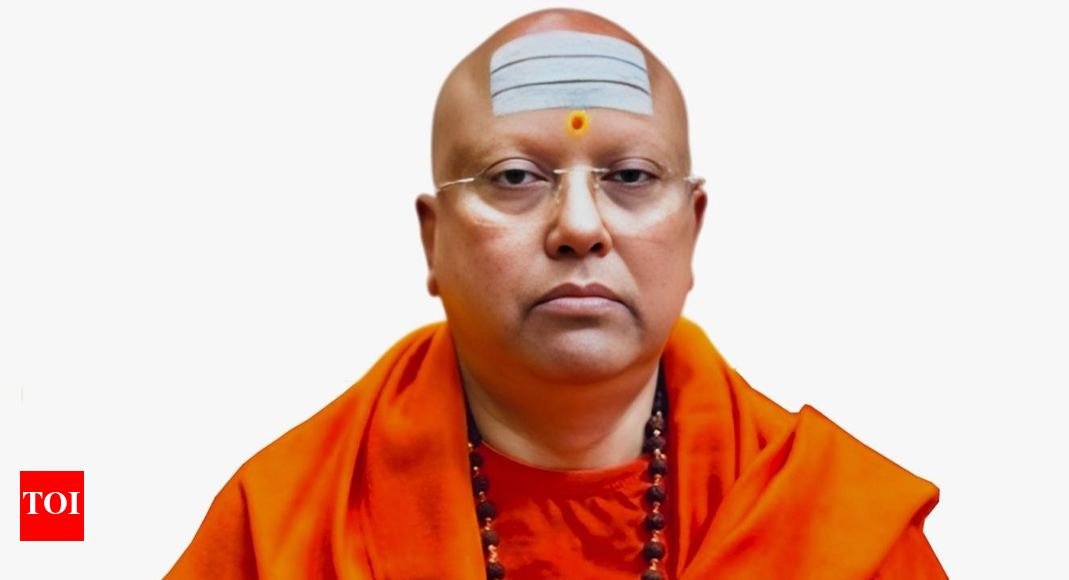 <div>Delhi's 'godman' on the run: Female students tracked via CCTV; fake UN plates - top developments</div>