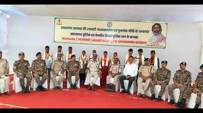 Ten CPI (Maoist) operatives surrender amid anti-Naxal operations in Jharkhand