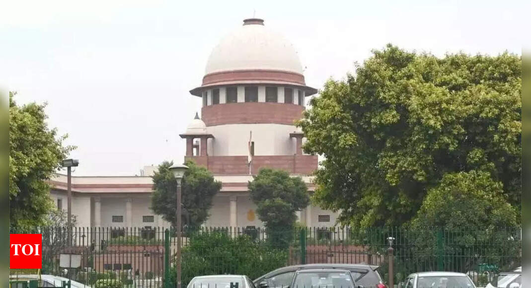 <div>On 80-yr-old's plea, SC orders eviction of his 61-yr-old son</div>