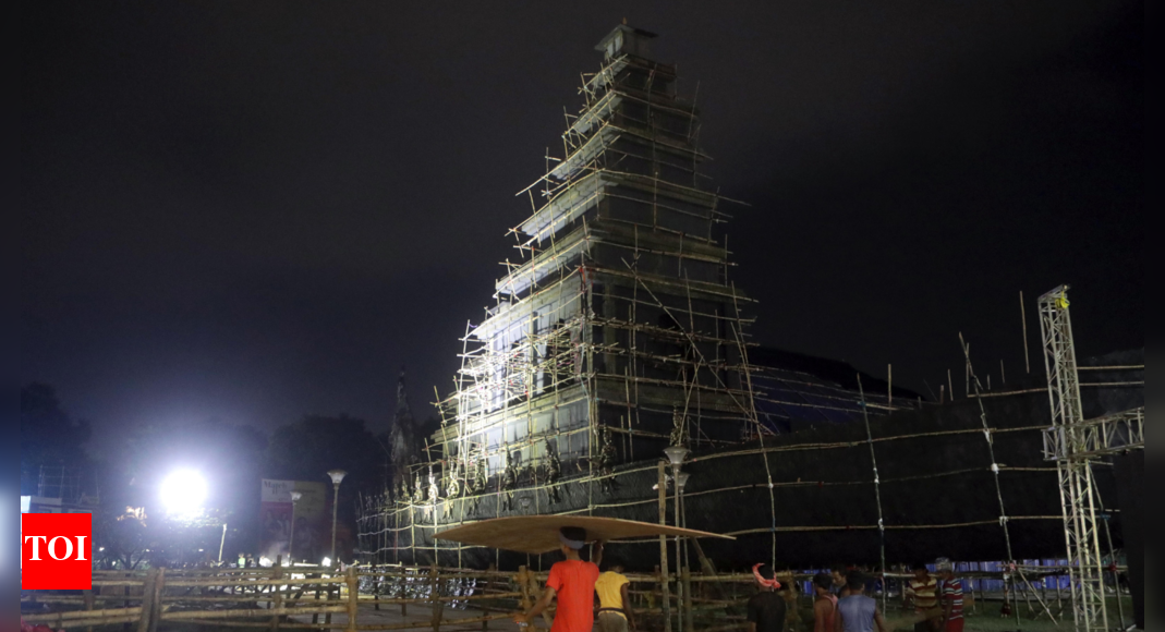 23/9 deluge impact: Kolkata Durga Puja organisers race to repair pandals; curb entry amid crowd surge