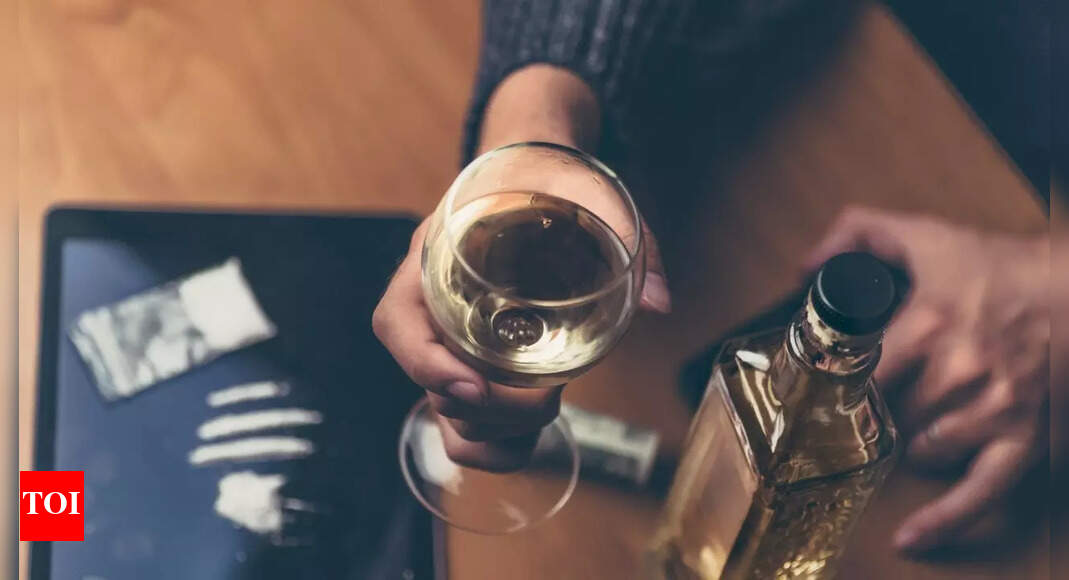 Dementia: New study reveals link between alcohol and risk of dementia; what is the ‘safe’ limit? | – The Times of India