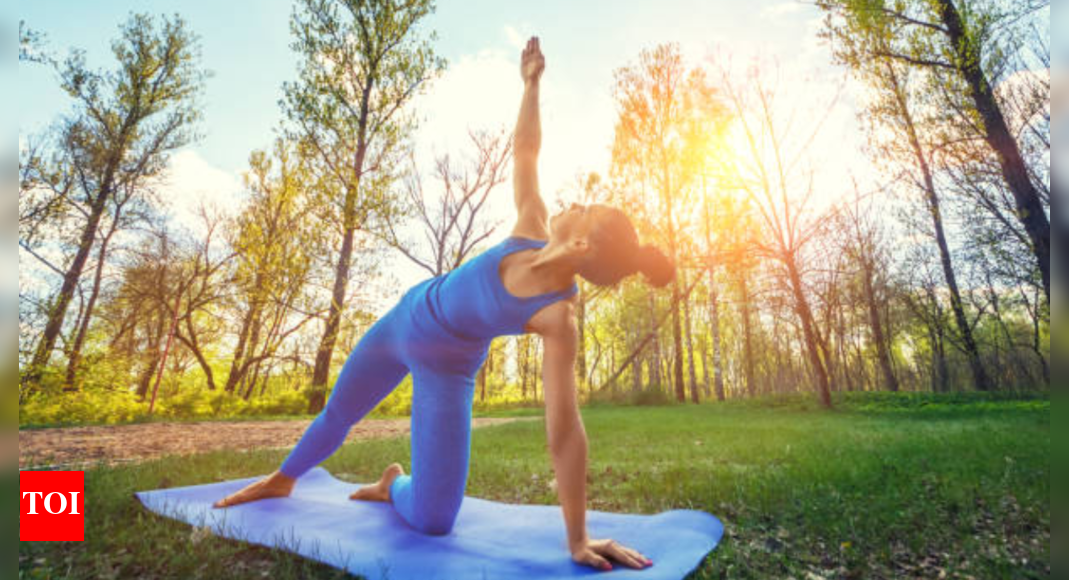 5 poses, movements that can help you poop faster in the morning
