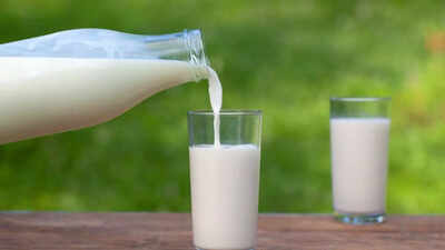 முழு எதிராக குறைந்த கொழுப்பு வெர்சஸ் ஸ்கிம் பால்: இது எடை, இதய ஆரோக்கியம் மற்றும் நீரிழிவு நோயை ஆதரிக்கிறது