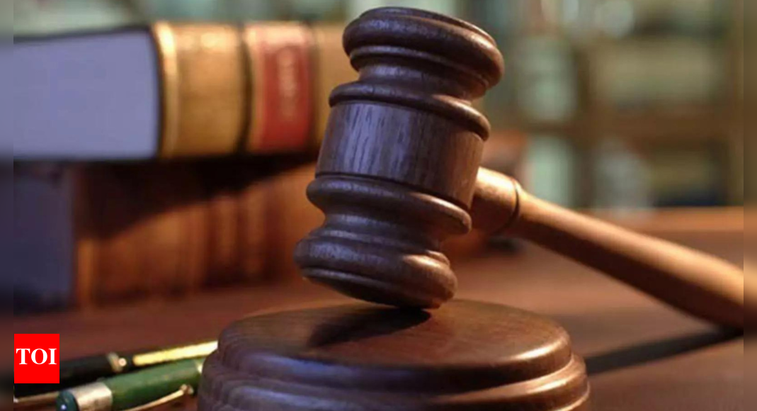 <div>'Fake' encounter case: SC stops cremation of Maoist leader Katha Ramchandra Reddy; directs body to be preserved</div>