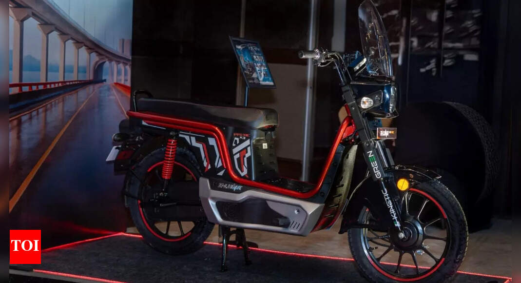 Kinetic E-Luna Prime eMoped launched: More range than e-scooters!