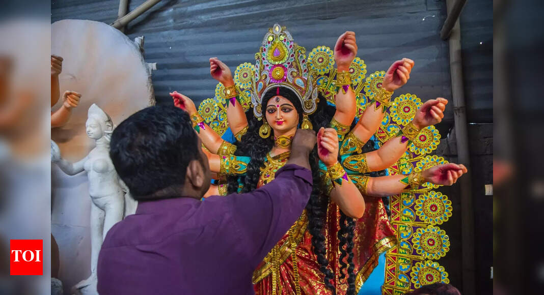 Artists bring Durga idols to life in NCR