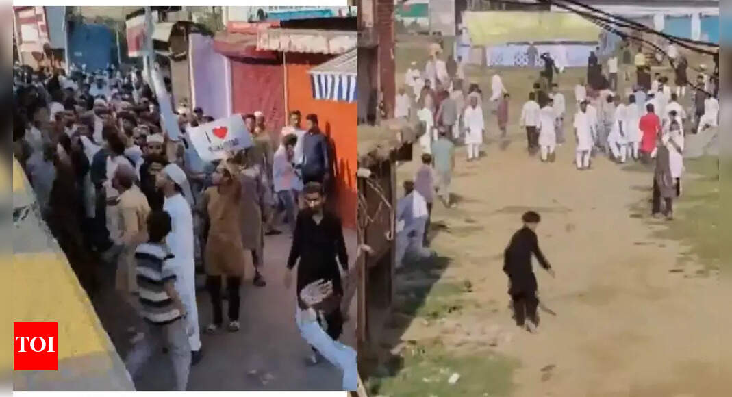 <div>'I Love Muhammad' march: Violence after stone pelting in Bareilly; cops resort to lathicharge</div>