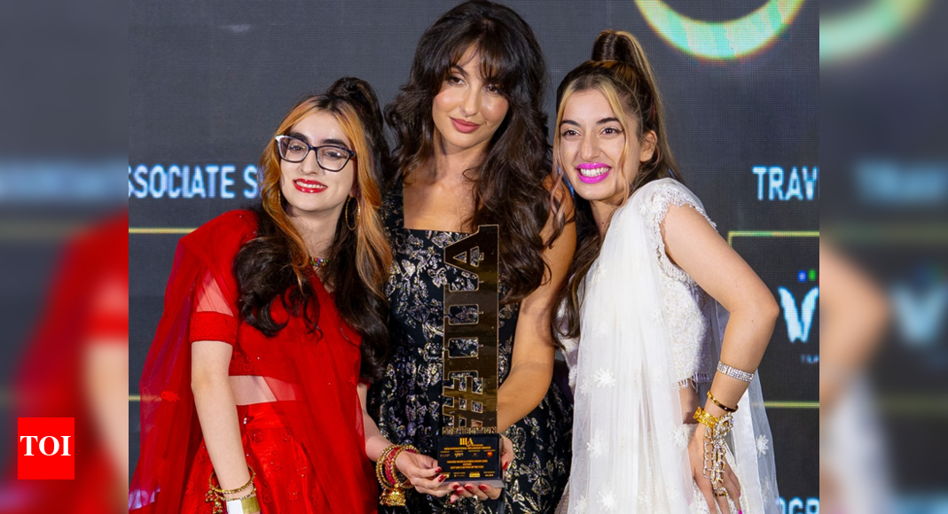 Yamuna Hasan and Ayesha Hasan, teenage authors, take Best Gen Z Author of the Year Award in Dubai