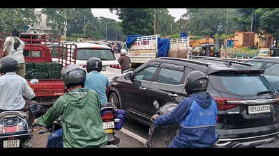 Severe rainfall disrupts Durga Puja preparations and traffic in Bhubaneswar and Cuttack