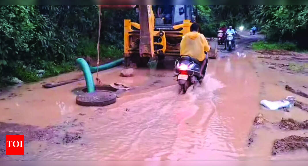 Locals support councillor during protest fast over bad roads in Curchorem