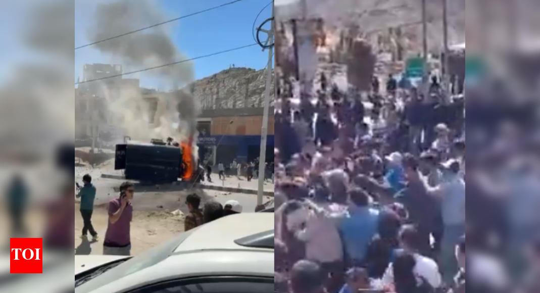 <div>Ladakh violence: LAB admits 'youngsters went out of control', says cops 'fired without warning'</div>