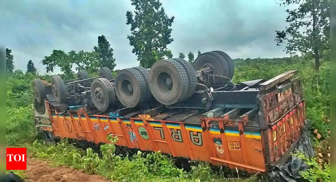3 killed as car, truck collide in Giridih