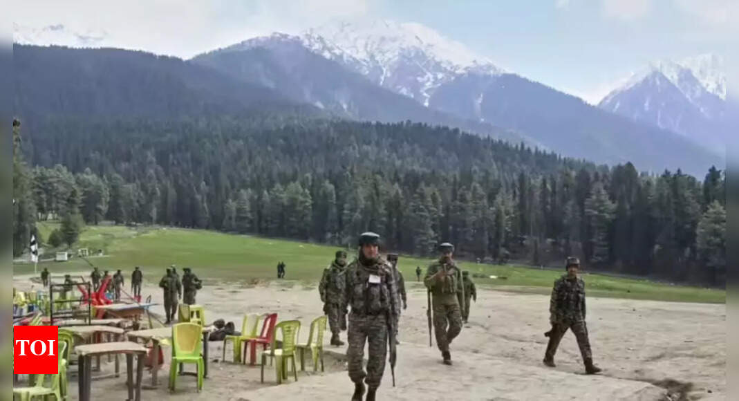 <div>LG announces reopening of 12 tourist destinations in J&K closed after Pahlagam attack</div>